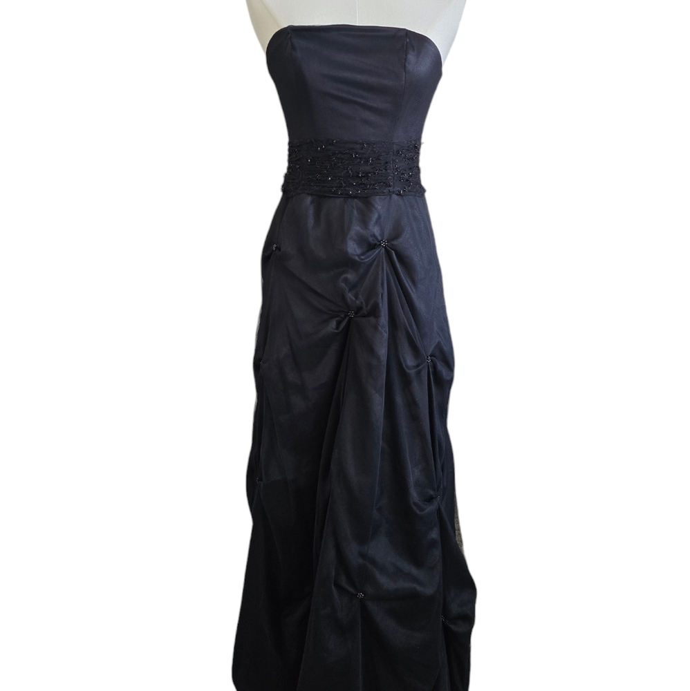 Chic Strapless Black Evening Gown